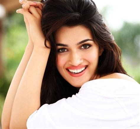 Kriti Sanon Height, Age, Boyfriend, Family, Biography » StarsUnfolded