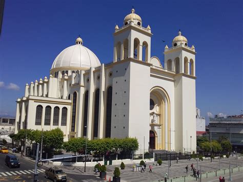 Pin en Camisetas | San salvador, El salvador, Catedral