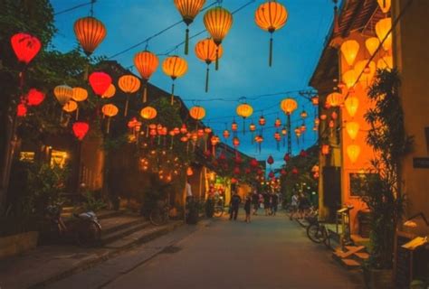 Hoi An Lantern Festival during full moon with calendar up to 2024