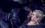 Peeta/Katniss Gif - Cave Kiss - Peeta Mellark and Katniss Everdeen Icon (39473193) - Fanpop