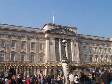 File:Buckingham Palace in London.jpg