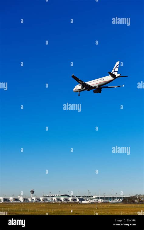 landing, touch down, overview, aircraft, airport Stock Photo - Alamy