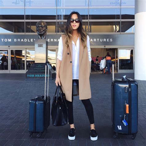 Airport Outfit Ideas That Are So Stylish And Comfortable - fashionsy.com