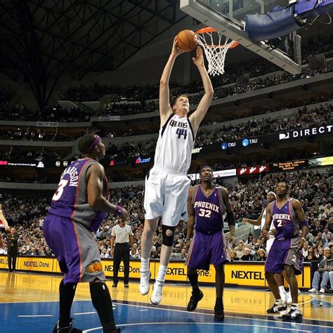 Ex-NBA player Shawn Bradley paralyzed in cycling accident