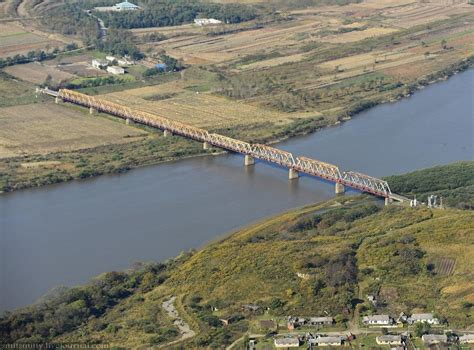 The Friendship Bridge, the only crossing on the Russia-North Korea border. NK on the far side ...