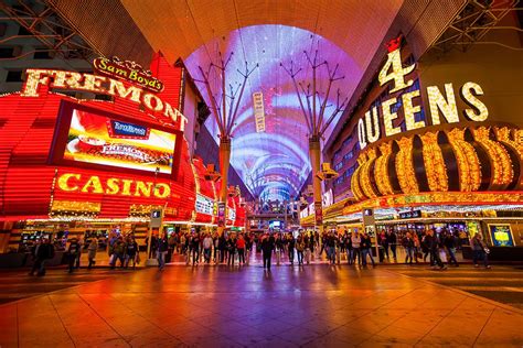 Fremont Street Experience at Night (Free Image) - FeelingVegas