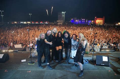 Hapfairy's World: Video: Nightwish - Live in Rock in Rio (Full Show)