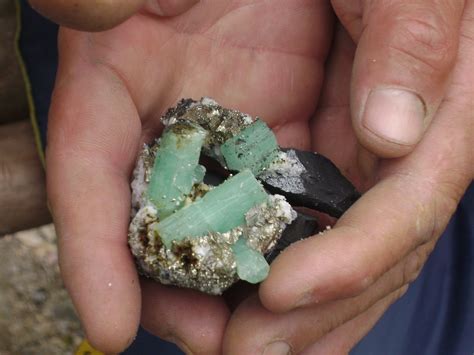 Emerald rock formation in Chivor, Colombia. Picture taken by Emerald Broker | Rock formations ...