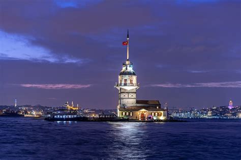 Premium Photo | Maiden's tower or kiz kulesi in night time in istanbul, turkey