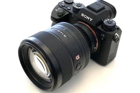 Sony launches mirrorless camera for sports photographers | The Straits ...