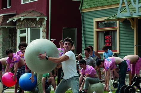 Bad Neighbours **½ (2014, Zac Efron, Seth Rogen, Rose Byrne, Dave ...