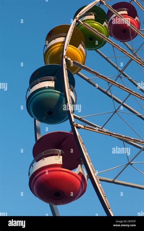 Ferris wheel ride at county fair Stock Photo - Alamy