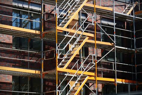 Uses and Benefits of Scaffolding to the Construction Industry | Aero Grafix