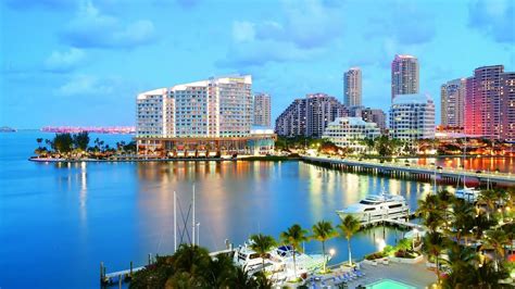 Vibrant Miami Skyline: HD Wallpaper for Urban Dreamers