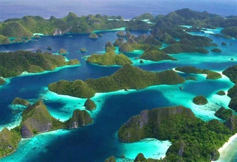 From One Island to Another in Indonesia - Holidaydigg.com