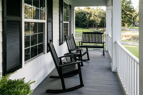 The Best Paint Colors for Your Porch, According to Real Estate Agents | Apartment Therapy