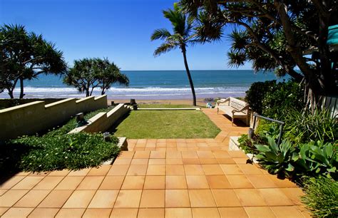 Bargara Real Estate - Absolute Ocean Front Holiday Home