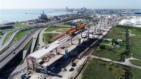 Groomer's makes way for new Harbor Bridge, project won't wrap in 2020