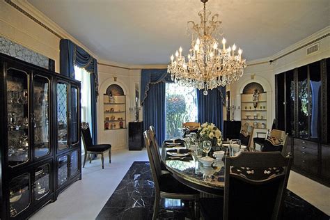 Crazy Shenanigans: Graceland: Dining Room & Kitchen