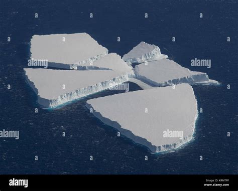 Icebergs in Amundsen Sea (30804415286 Stock Photo - Alamy