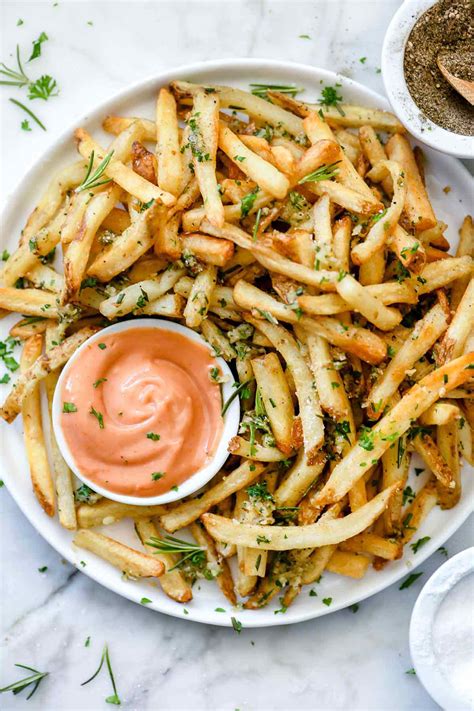 Killer Garlic Fries (Air Fryer or Oven Baked) | foodiecrush.com