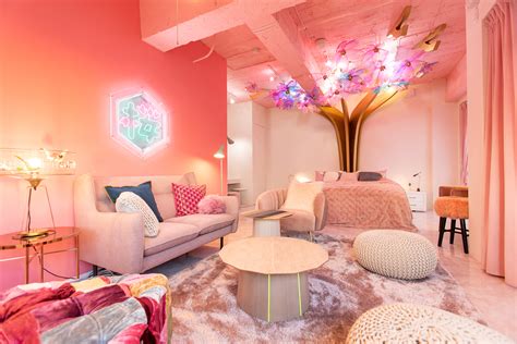 原宿の街に泊まれるMOSHI MOSHI ROOMS 第1弾「SAKURA」が完成！ Airbnbで予約が可能に｜アソビシステム株式会社のプレスリリース