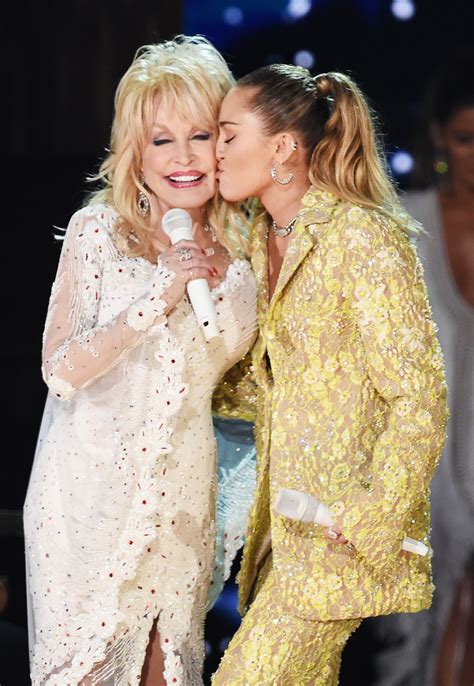 Dolly Parton Proves She Is A Music Legend At The 2019 Grammys