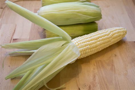 how to store corn on the cob in husk