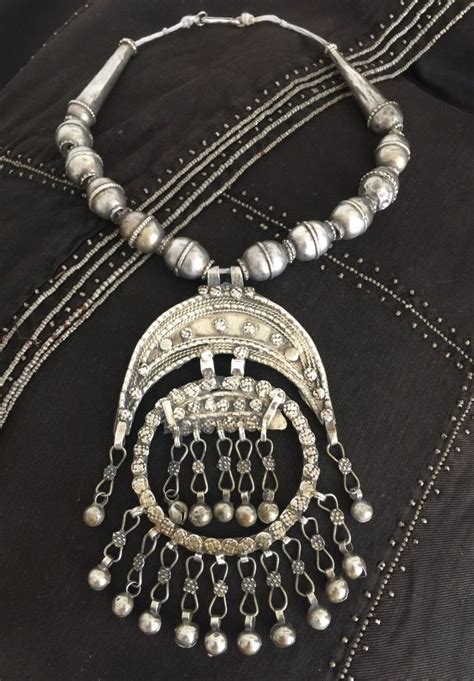 Necklace - Saudi Arabia | Traditional jewelry, Beaded jewelry, Necklace