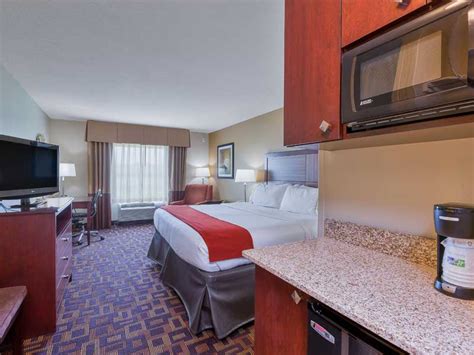 Hotels in Salina KS | Holiday Inn Express & Suites | Salina, Kansas Hotel