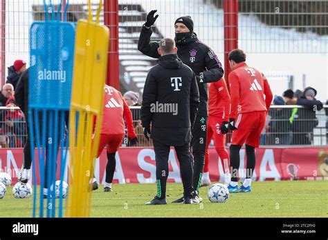 Muenchen, Deutschland. 10th Dec, 2023. Thomas Tuchel (FC Bayern ...