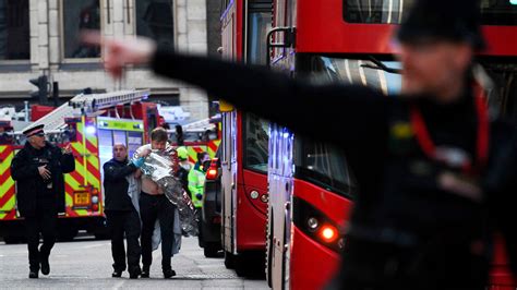 Stabbings Around London Bridge Kill 2 in ‘Terrorist Incident’ - The New ...