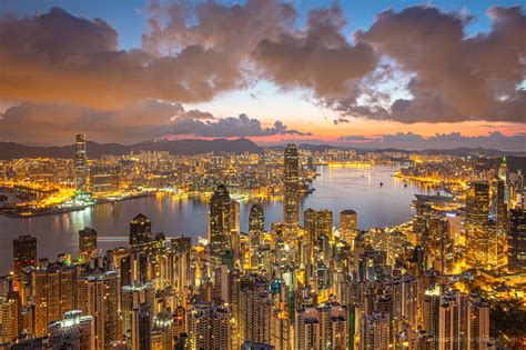 A Spectacular Sunrise at Victoria Peak, Hong Kong | WT Journal