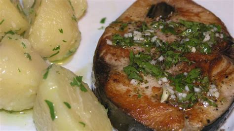 Tuna Steak With Dalmatian Lemon-Garlic Sauce Recipe - Food.com