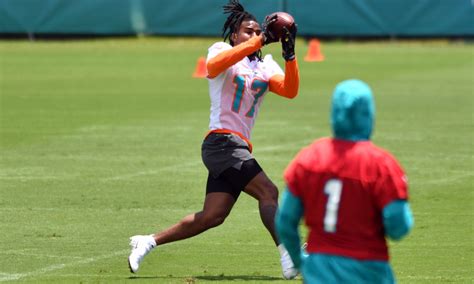 Jaylen Waddle suffers injury scare at Dolphins training camp, but he's okay