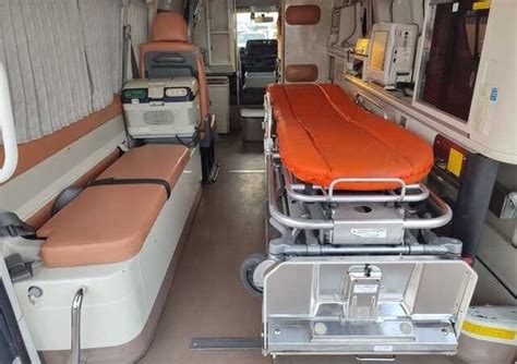 2017 TOYOTA HIACE COMMUTER AMBULANCE | Mirza Enterprises Japan