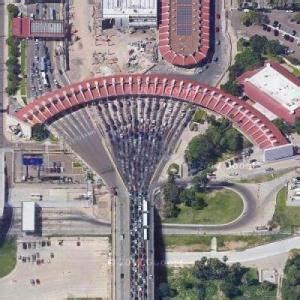 Laredo border crossing (US-Mexico) in Laredo, TX - Virtual Globetrotting