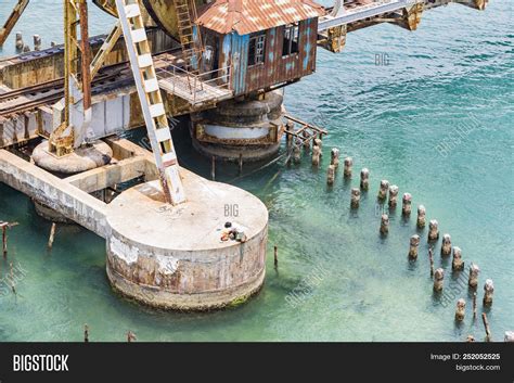 Close Pamban Bridge Image & Photo (Free Trial) | Bigstock