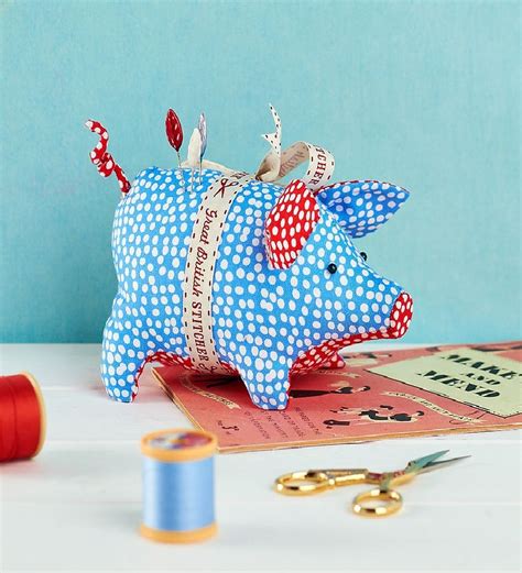 Piggy Pincushion - Free sewing patterns - Sew Magazine