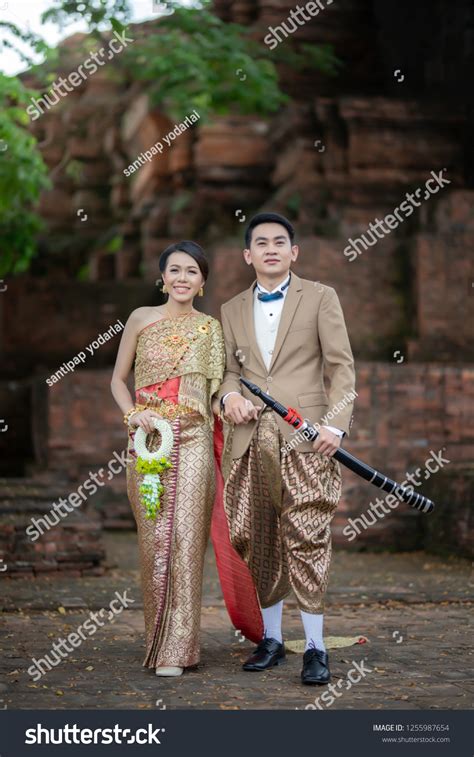 Couple Wear Traditional Thai Wedding Dress Stock Photo 1255987654 ...