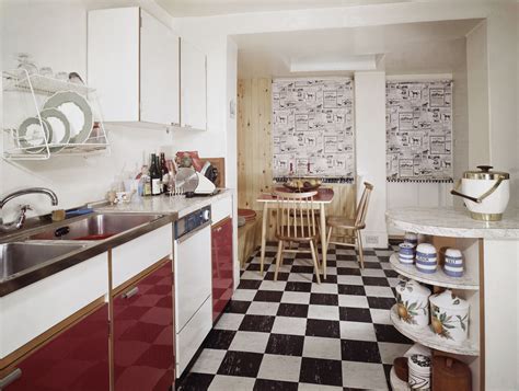 12 Spiffy 1950s Kitchen Ideas for the Ultimate Retro Inspiration | Kitchen remodel small, 1950s ...