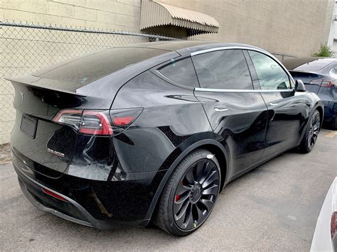 Black Performance Model Y - Hello Gorgeous : TeslaModelY