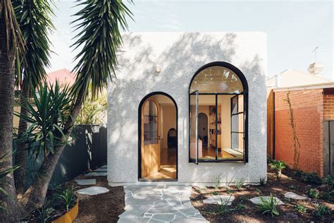 These 20 Homes With Arched Doorways Are Way Ahead of the Curve - Dwell