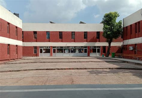 Lakshmibai College Ashok Vihar, North West Delhi - Courses, Fees and ...