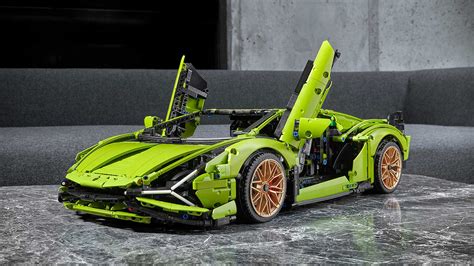 First LEGO Technic Lamborghini Unveiled, Has An Engine With Lamborghini ...