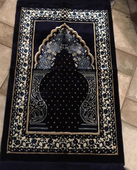 Muslim Prayer Rug, Islamic Prayer, Islamic Gifts, Prayer Room, Textiles ...