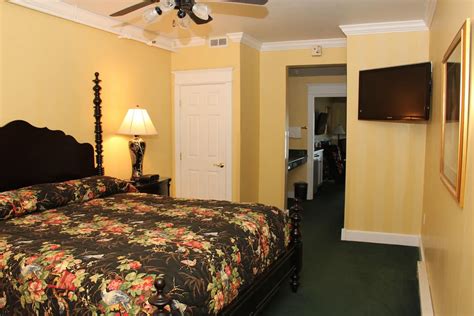 Chippewa Hotel Waterfront in Mackinac Island: Find Hotel Reviews, Rooms, and Prices on Hotels.com