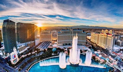 Bellagio Fountain, The Grandest Fountain At The Bellagio Hotel, Las Vegas - Traveldigg.com