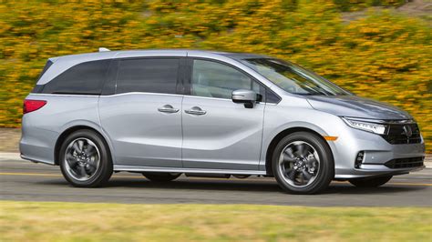 2022 Honda Odyssey Buyer's Guide: Reviews, Specs, Comparisons