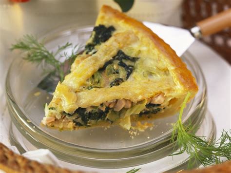 Salmon and spinach pie Recipe | EatSmarter